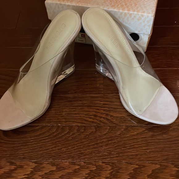 BRAND NEW! Cape Robbin Transparent nude/clear wedge heel Size 6 never worn - Picture 6 of 13
